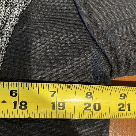 Spyder Men’s Quarter Zipped Sweater Size Medium. - Picture 5 of 6